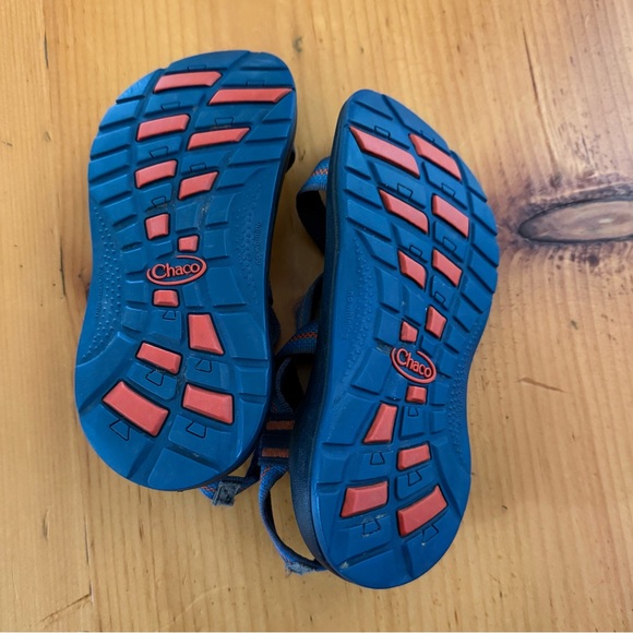 Kids’ Chaco size 3 - Picture 2 of 3
